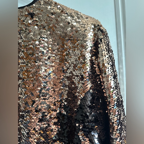 Gold and black sparkly sequin jacket/cardigan. Torrid size 1/2 (XL / XXL) - Picture 3 of 6